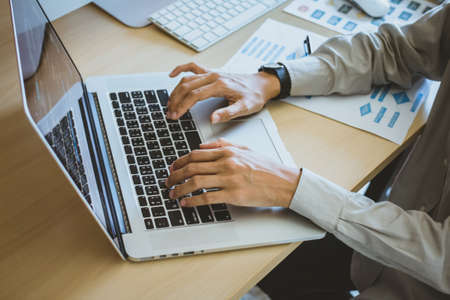 How to Write Compelling LinkedIn Summaries That Attract Recruiters