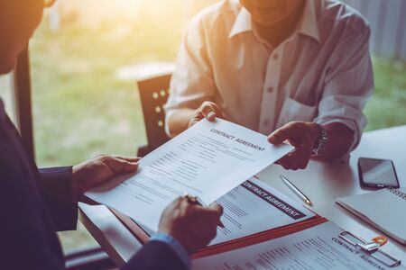 Understanding the Core Differences Between Resumes and Cover Letters in the US Job Market