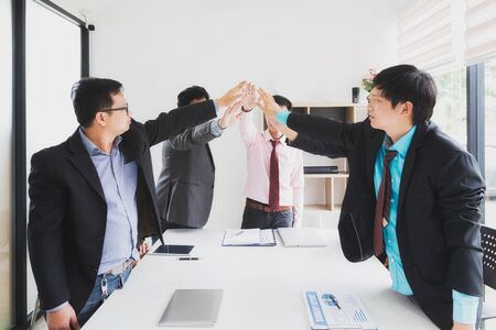 SMART Goals in the Corporate World: Customizing for American Career Advancement