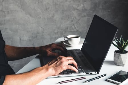 How to Write an ATS-Friendly Resume: Formatting, Keywords, and Design for the American Job Market