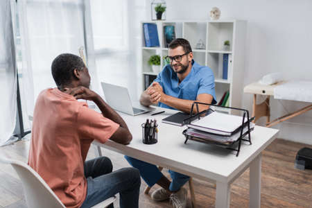 Leveraging Volunteer Work and Side Projects as Examples in U.S. Behavioral Interviews