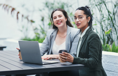 How to Answer ‘Tell Me About Yourself’ in an American Job Interview: Strategies, Tips, and Examples