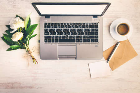 Phone Calls vs. Emails: Choosing the Right Follow-Up Method in the US Job Market
