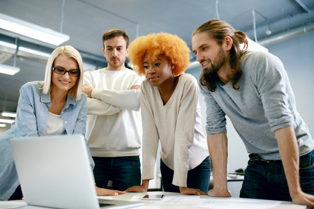 Utilizing LinkedIn’s Job Search Tools and Alerts for U.S. Opportunities